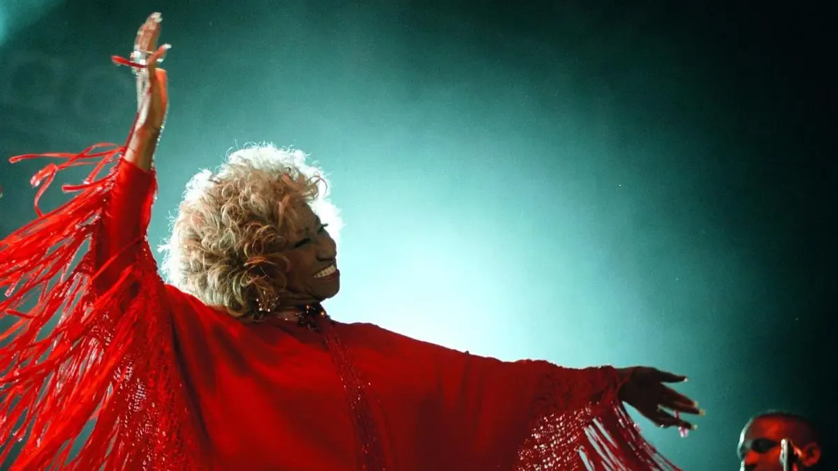 Recordando su historia de amor, Celia Cruz cautivó al público en Pamplona.
