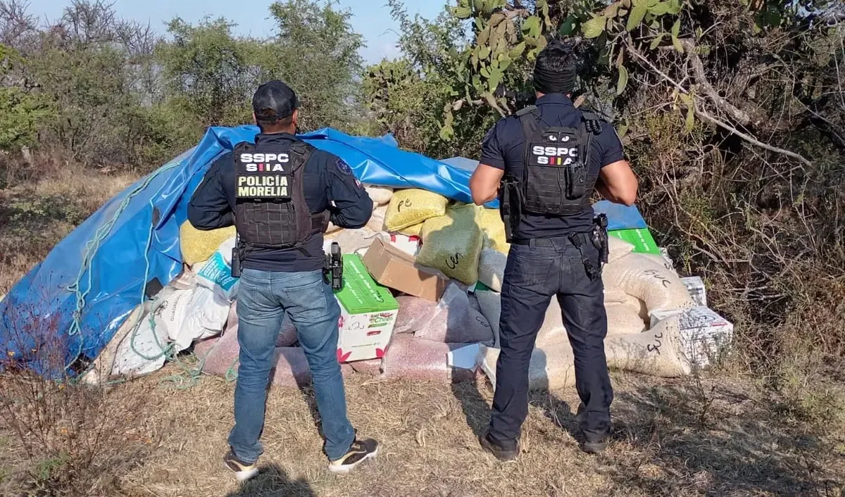 La policía local detuvo la extorsión y recuperó productos de primera necesidad.
