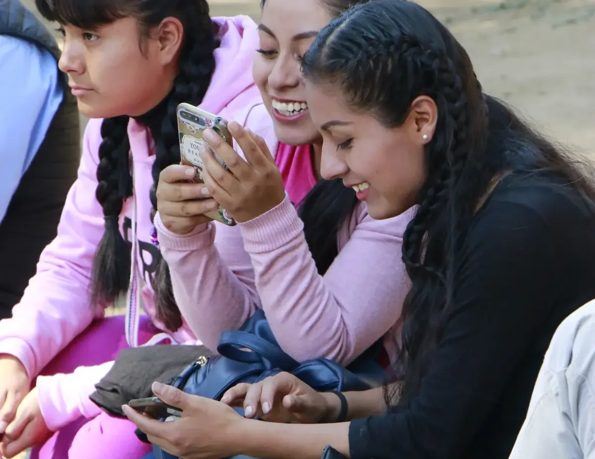 Un informe revela que el uso de internet en Oaxaca está creciendo, aunque aún hay brechas tecnológicas significativas.
