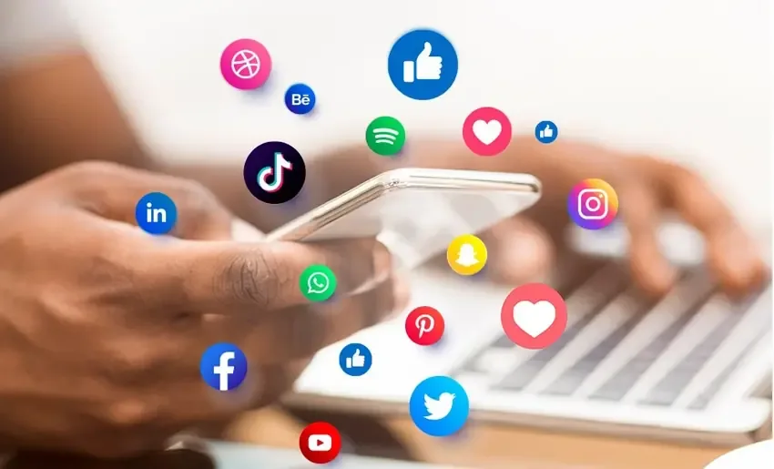 El Día Mundial de las Redes Sociales destaca su impacto positivo y negativo en nuestras interacciones.