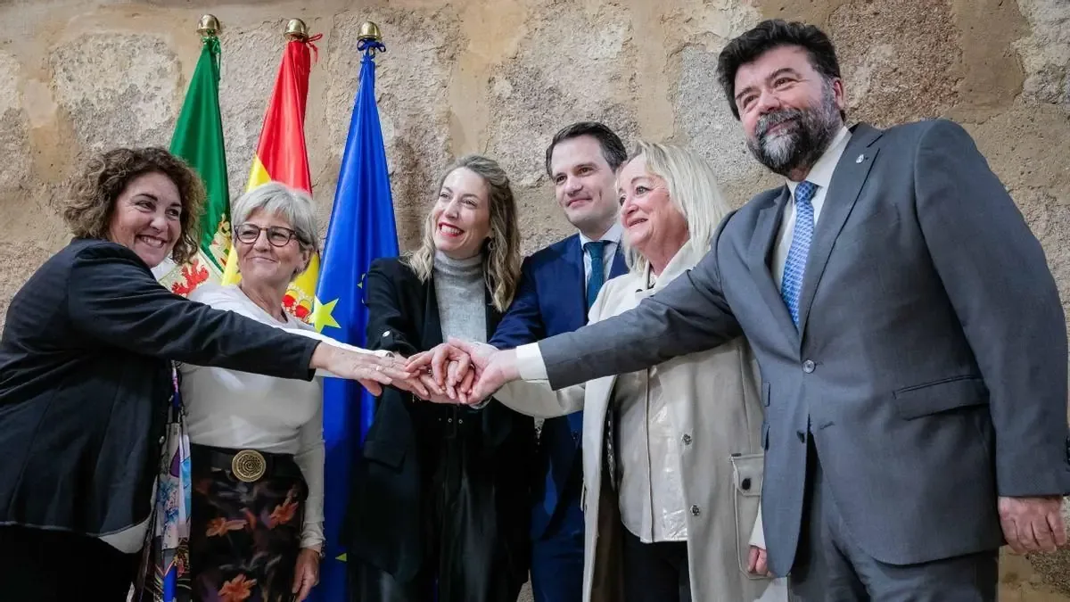 La decisión del gobierno extremeño genera inquietud sobre el diálogo social y el papel de los sindicatos.