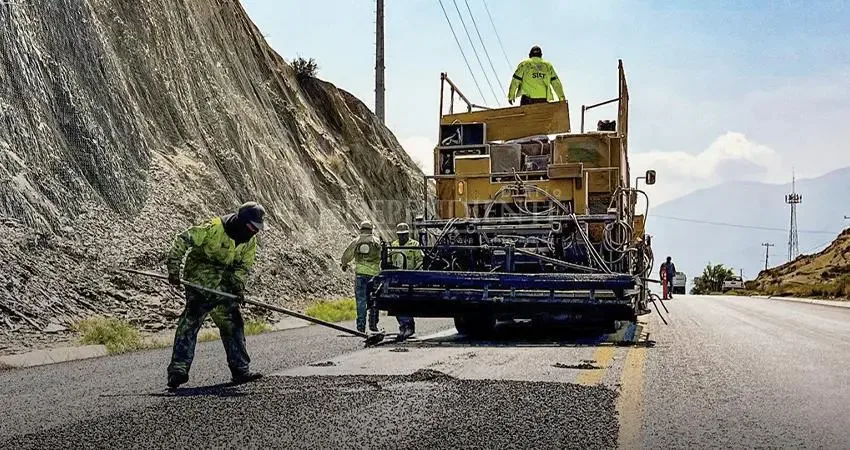 "Reencarpetado de la carretera transpeninsular en Baja California Sur."