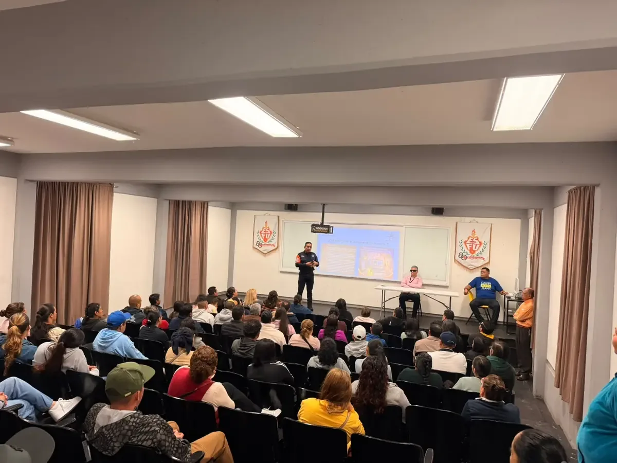 La SSP Municipal busca proteger a menores de peligros en redes sociales mediante talleres educativos.