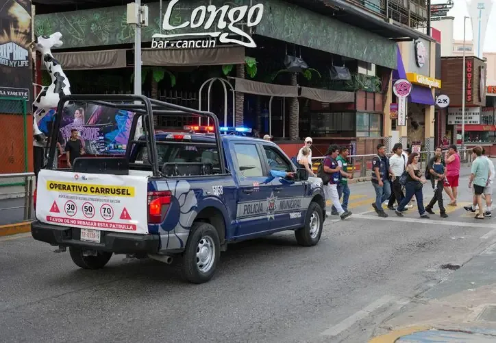 El municipio duplica inspectores en la zona hotelera para asegurar cumplimiento en horarios de venta de alcohol.