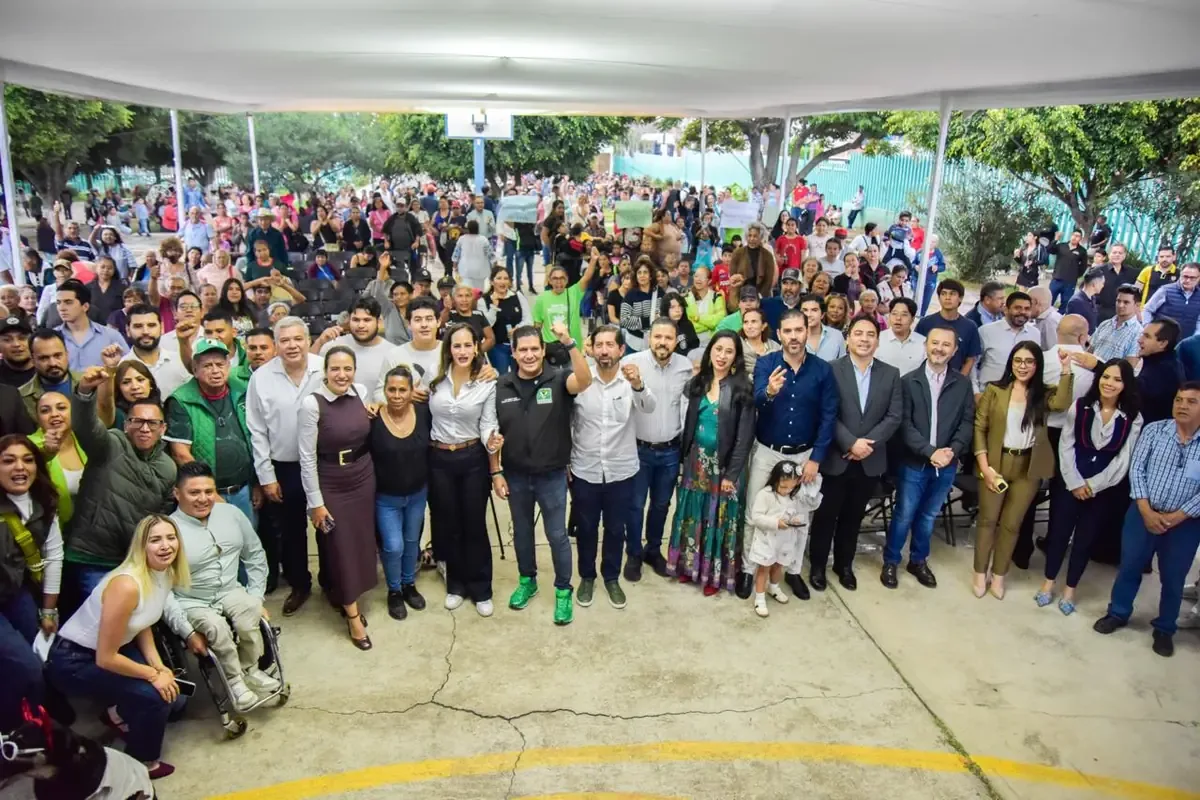 Fausto Vallejo Mora aplaude la cercanía y el trabajo de los legisladores en su informe legislativo.