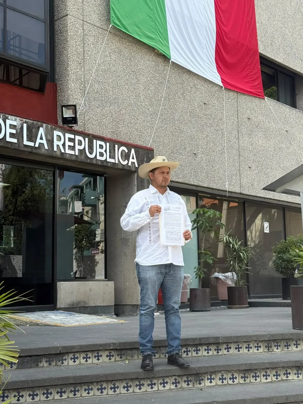 La denuncia se basa en un video que vincula al subsecretario con actividades delictivas.