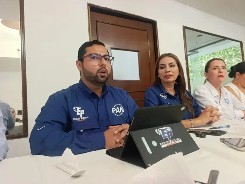 El edil Eleazar Pacheco Polanco critica la falta de legalidad en el Ayuntamiento.