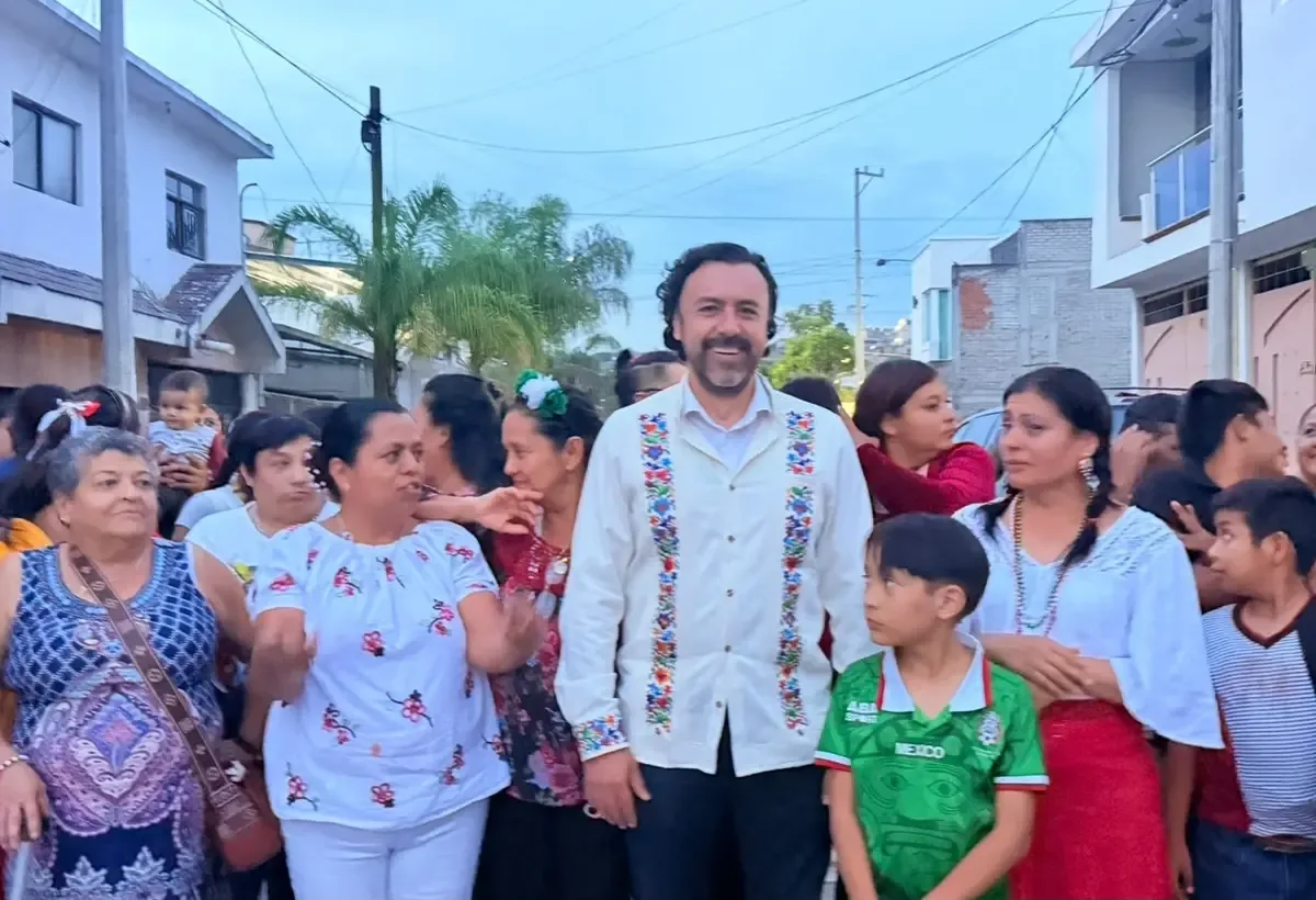 El regidor de Morena-PT-PVEM fomenta la cercanía con la ciudadanía durante las festividades patrias.