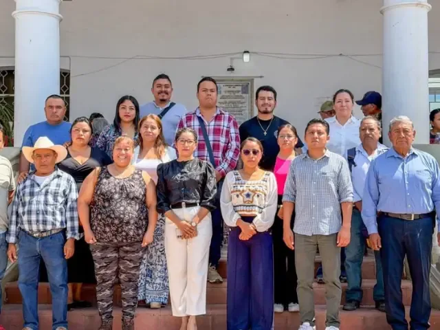 Los regidores mantienen la petición de destitución de Guadalupe Bárcenas tras negociaciones sin acuerdo.
