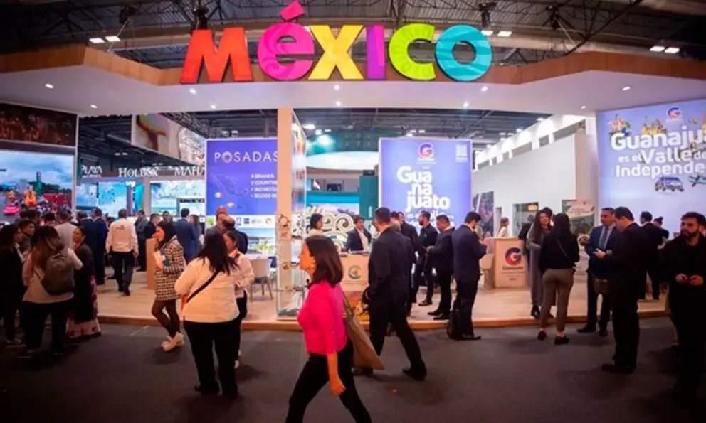 Regidores de San Luis Potosí en la feria FITUR generando controversia.