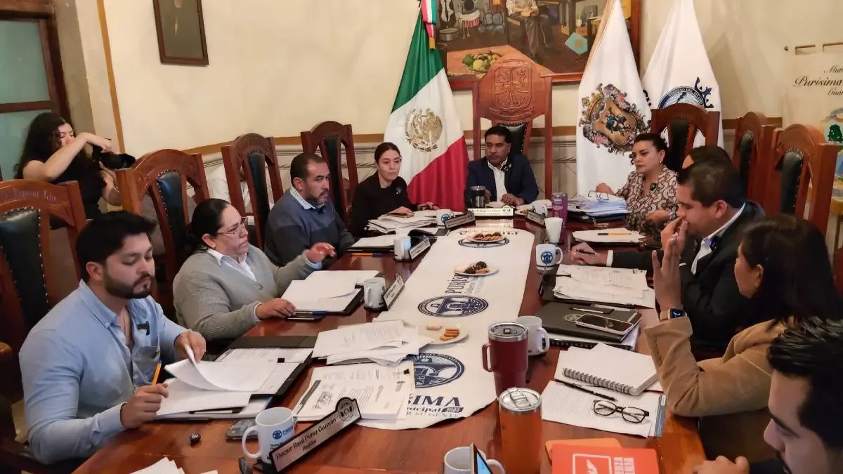 Regidores del Ayuntamiento de Purísima del Rincón durante la sesión sobre la Feria 2025.