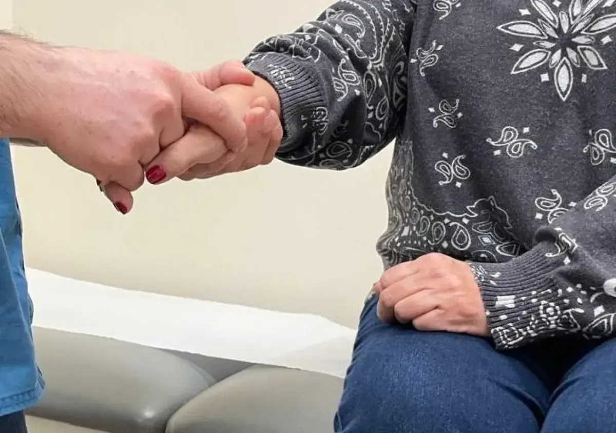 Se establece un compromiso para mejorar el seguimiento y cuidado de pacientes oncológicos en la región.
