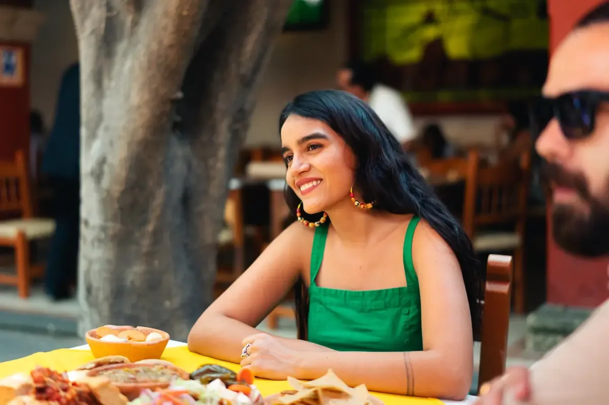La actriz y cantante resalta la cultura michoacana previo al Festival Internacional de Cine de Morelia.