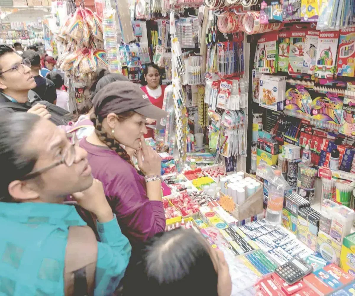 Los padres enfrentan un aumento de precios en útiles y productos escolares, a solo semanas del inicio del ciclo.