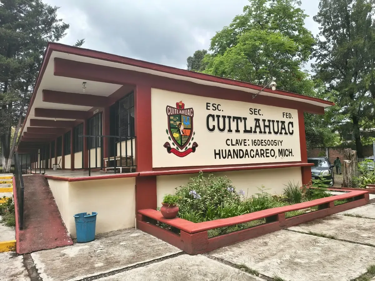 La rehabilitación de la secundaria busca ofrecer espacios dignos a estudiantes de Huandacareo.