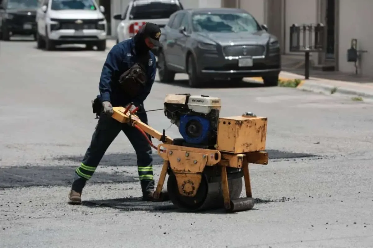 El Gobierno Municipal trabaja en la mejora de calles y bulevares para facilitar el transporte y la seguridad vial.