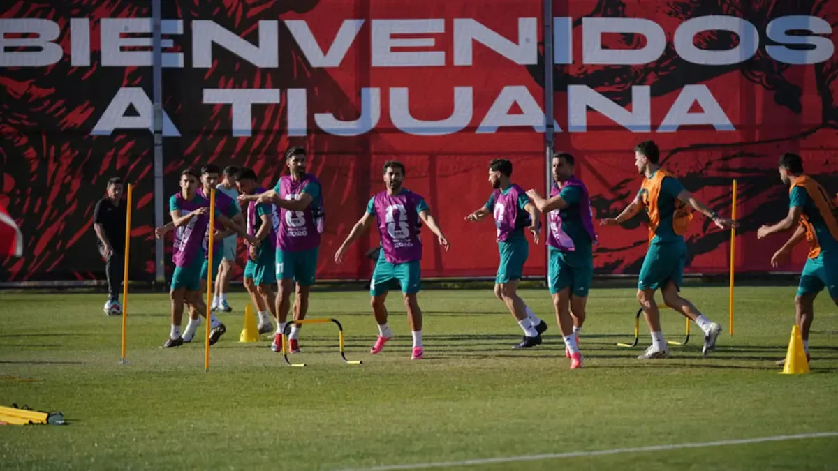 La historia de Tijjani Reijnders revela su camino hacia el éxito futbolístico.