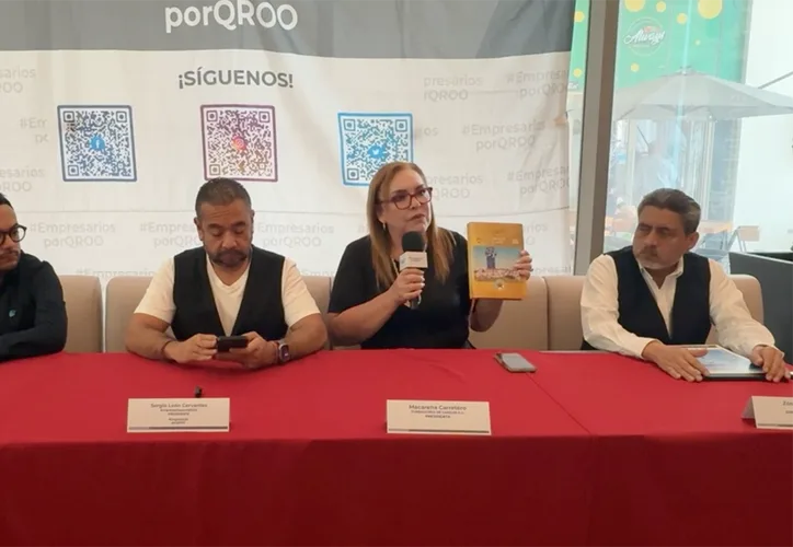 Relanzamiento del Libro de Oro de Cancún, celebrando su historia y legado.