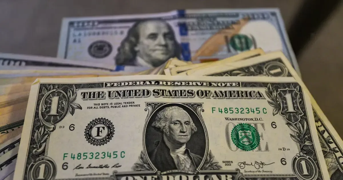 El Banco de México reporta un incremento en el monto de remesas, pero una caída en el número de envíos durante mayo.