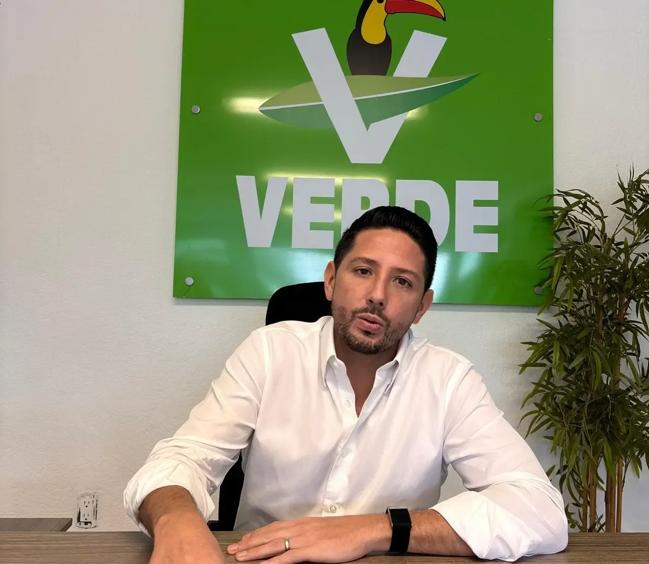 Renán Sánchez Tajonar, presidente del PVEM en Quintana Roo, durante una reunión.
