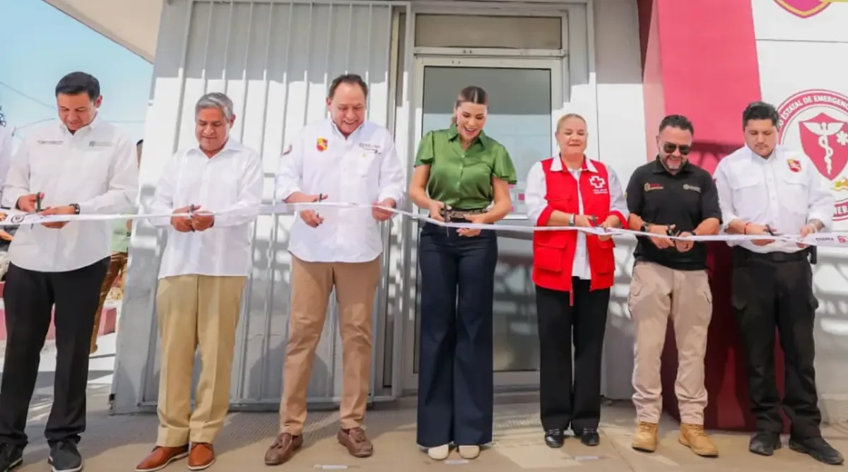 El secretario de salud dejará su cargo, pero cumple con la inauguración de un nuevo centro crítico para emergencias.