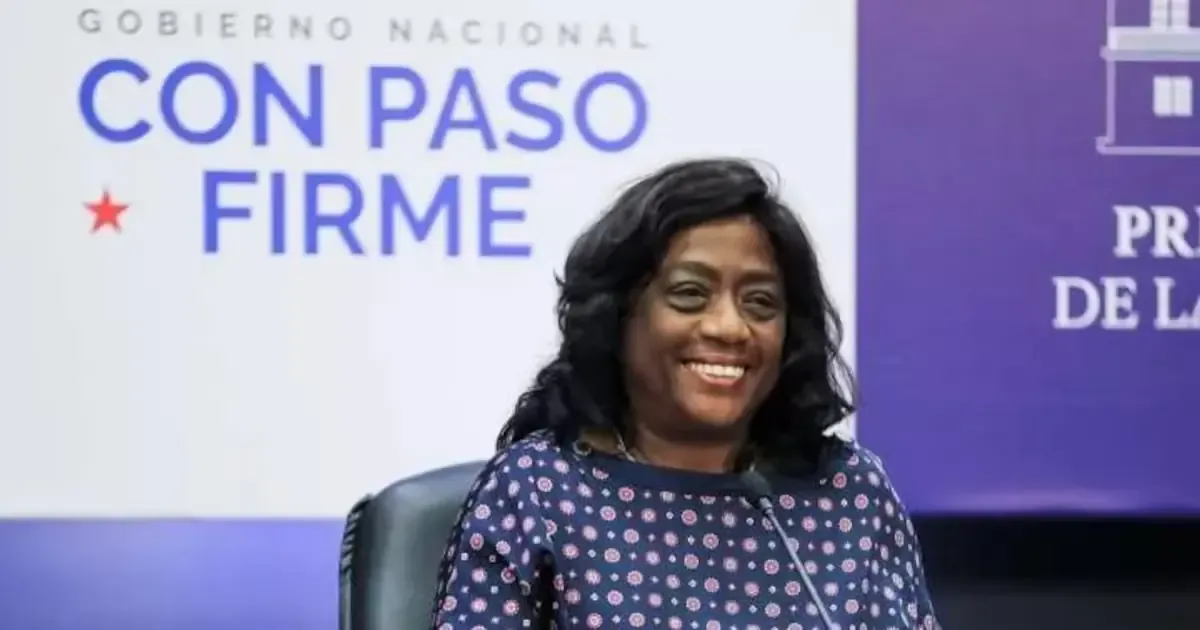 La renuncia de Lucy Molinar se produce en medio de cuestionamientos sobre un contrato de computadoras portátiles.