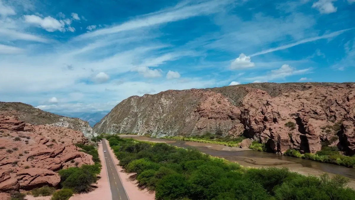 Las obras de reparación en las rutas provinciales buscan mitigar problemas por lluvias y aumentar la seguridad vial.