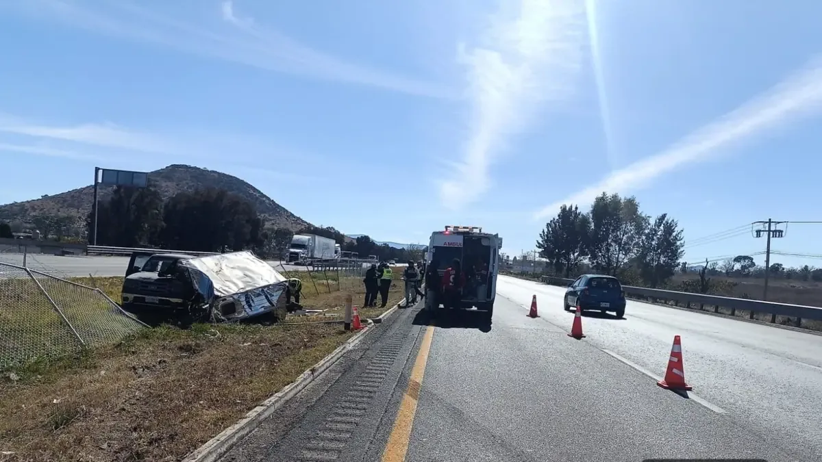 La carga vehicular en la autopista México-Querétaro podría afectar tus traslados y requiere precaución.