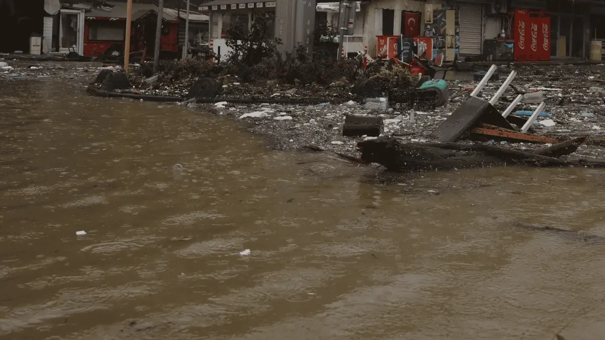 Una tormenta severa obligó a las autoridades a implementar rescates debido a inundaciones en diversas colonias de Nogales.