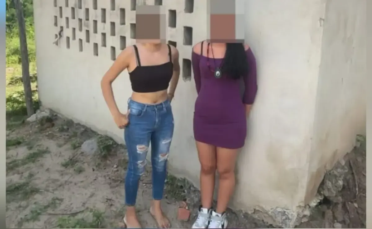 Operativos de la Secretaría de Marina logran rescatar a mujeres y asegurar armamento en Sinaloa.