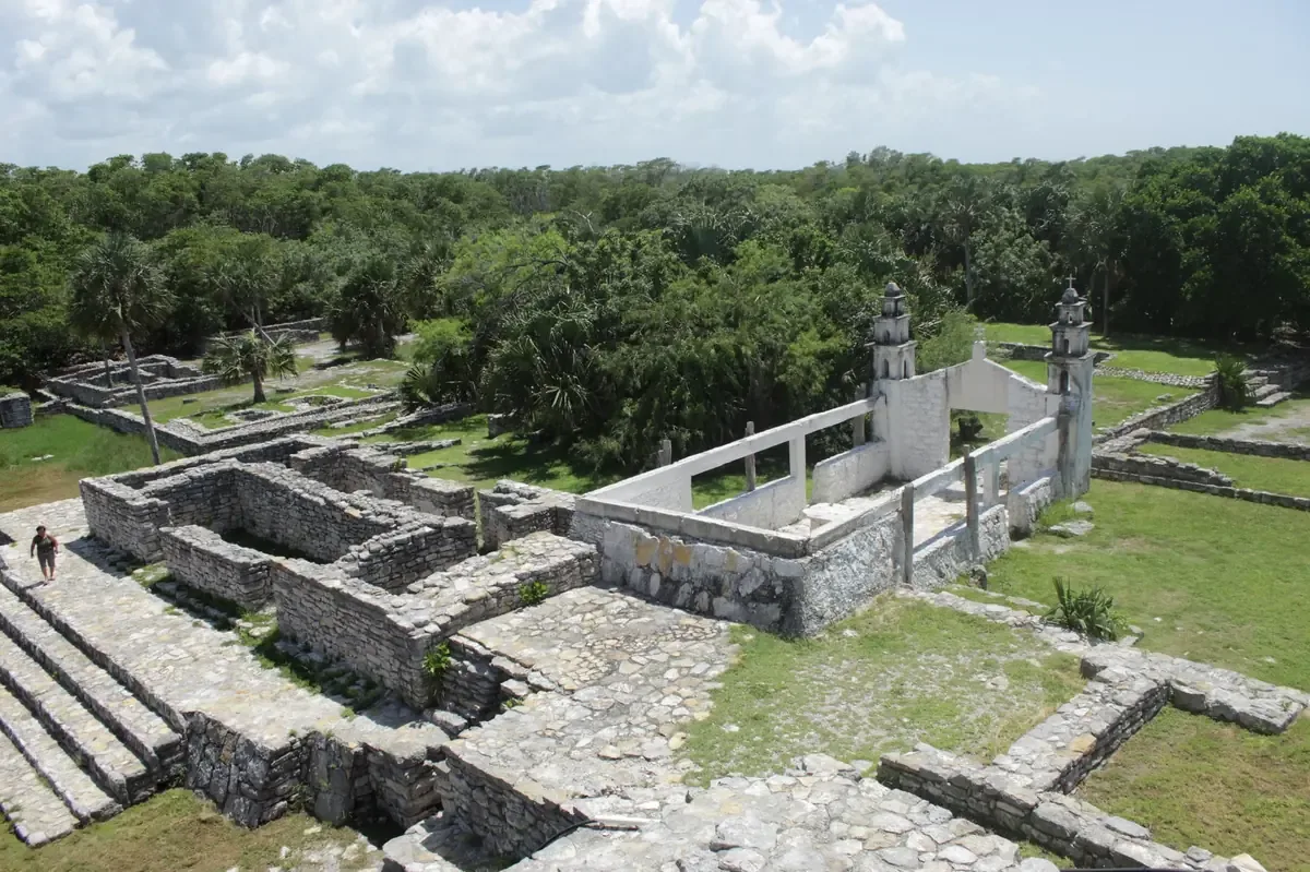 Acciones del municipio de Benito Juárez para reactivar propiedades abandonadas en Cancún.