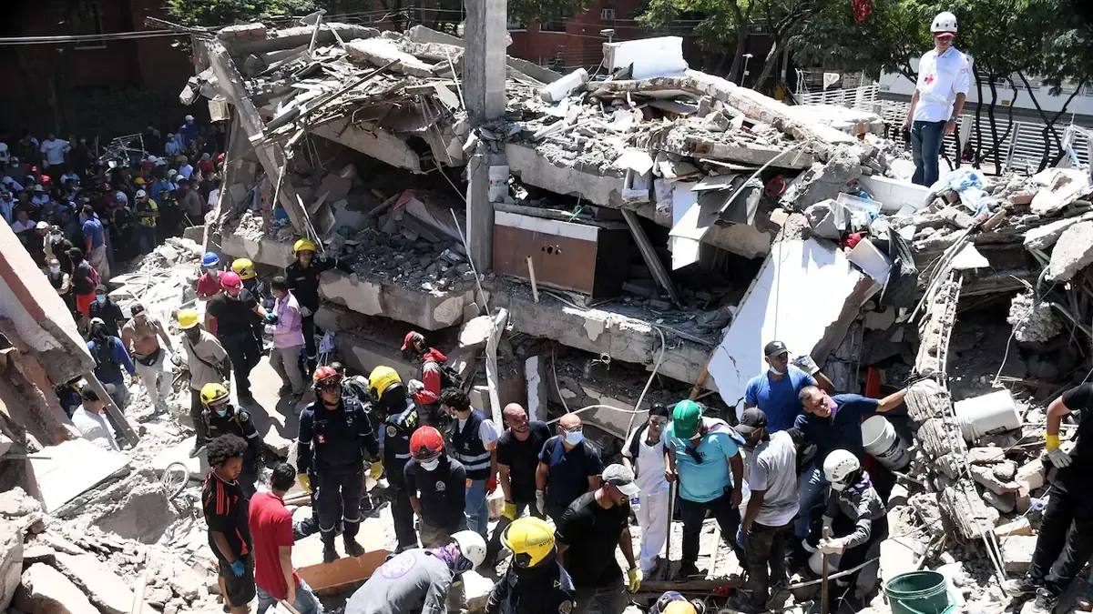 La búsqueda de sobrevivientes en Cali, tras el devastador sismo, genera esperanzas en la comunidad.