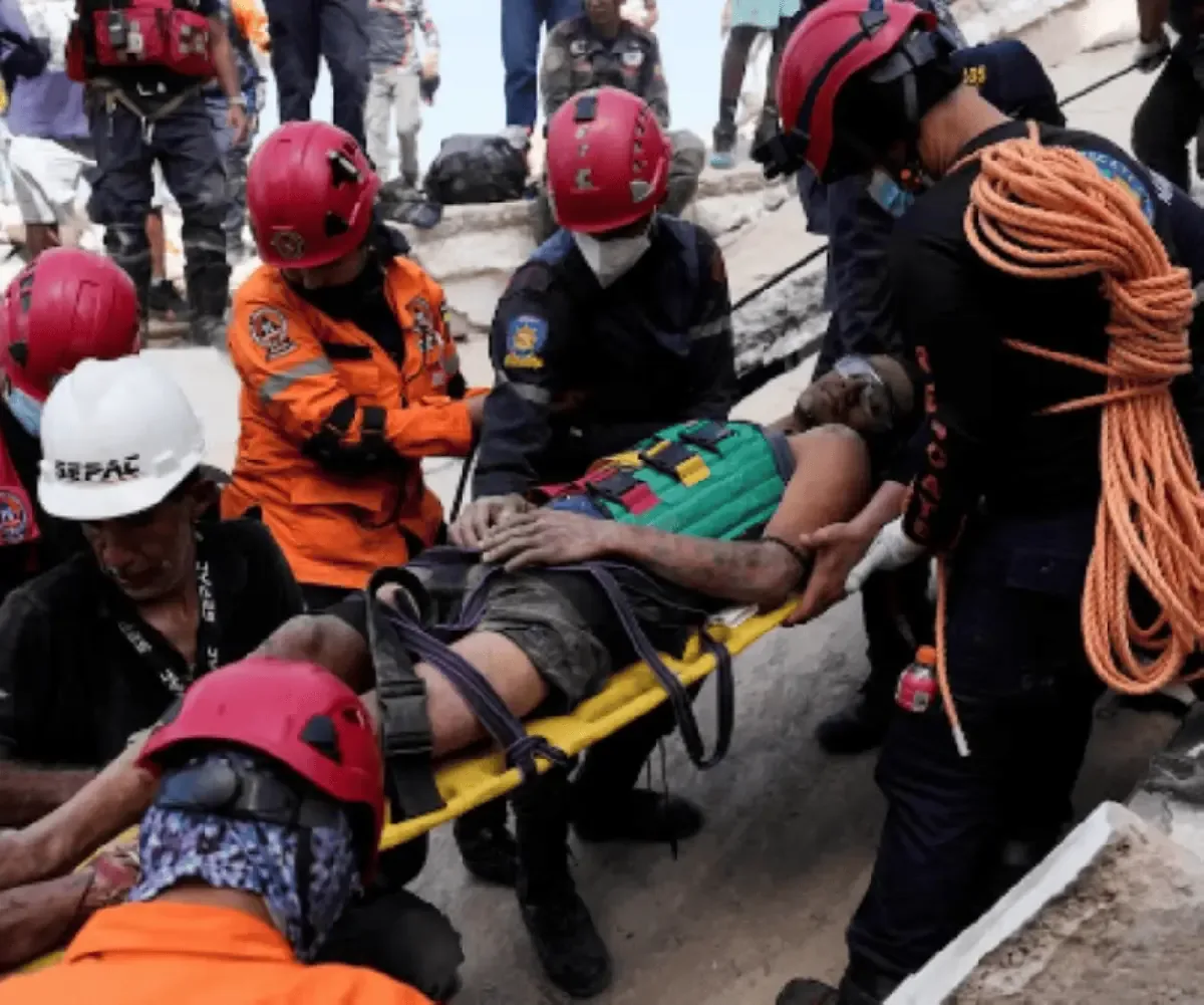 Equipos de rescate concluyen su labor, mientras la ayuda humanitaria sigue llegando a las zonas afectadas por los sismos.