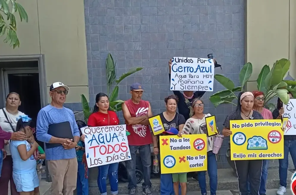La comunidad exige soluciones ante el desabasto de agua potable que afecta a sus hogares.