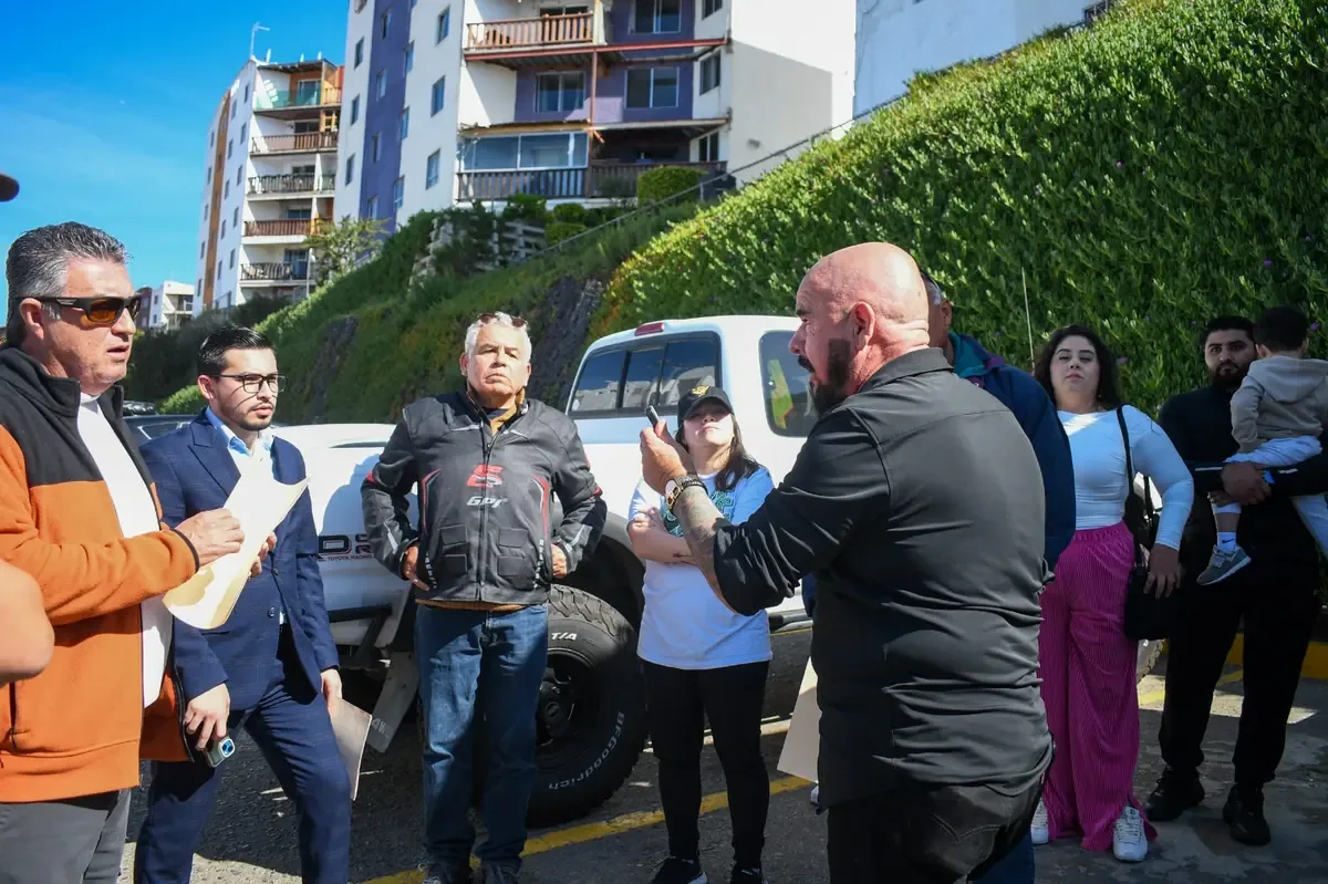 Residente denuncia intento de despojo tras cambio de administración del fraccionamiento.