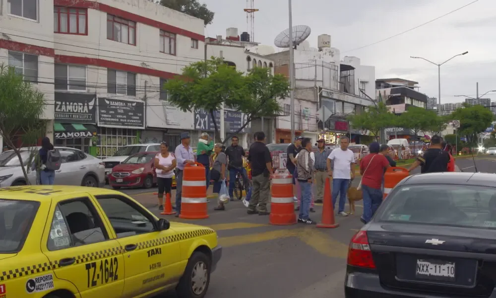Habitantes exigen respuestas a CFE tras constantes cortes de energía.
