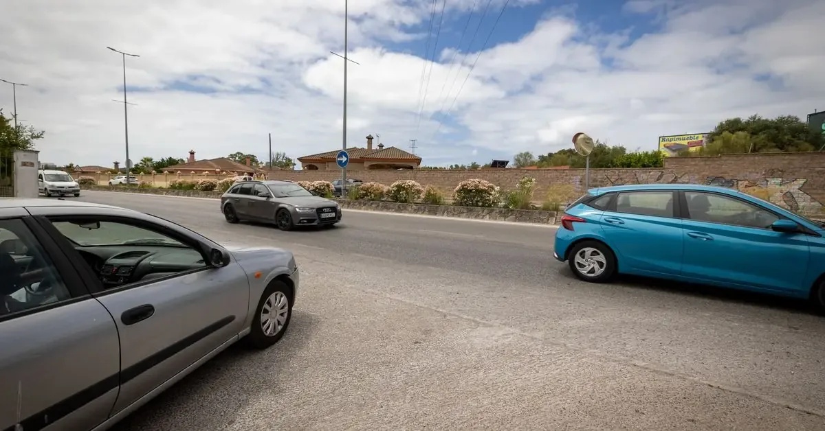 La falta de medidas de seguridad en una avenida genera preocupación entre los vecinos, quienes exigen acciones efectivas.
