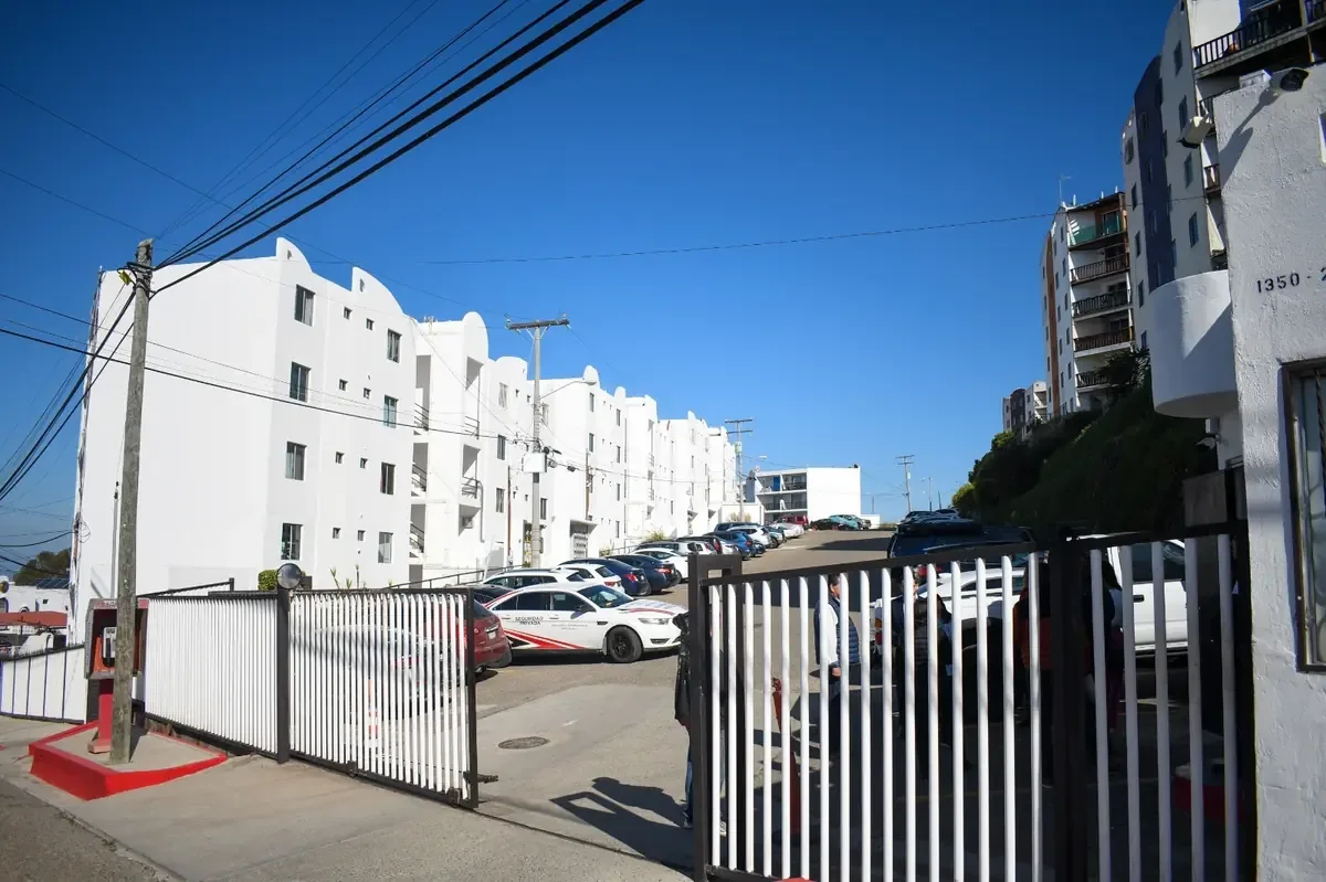 Vecinos de Laderas del Mar levantan la voz por amenazas y restricciones tras el control de la caseta de seguridad.