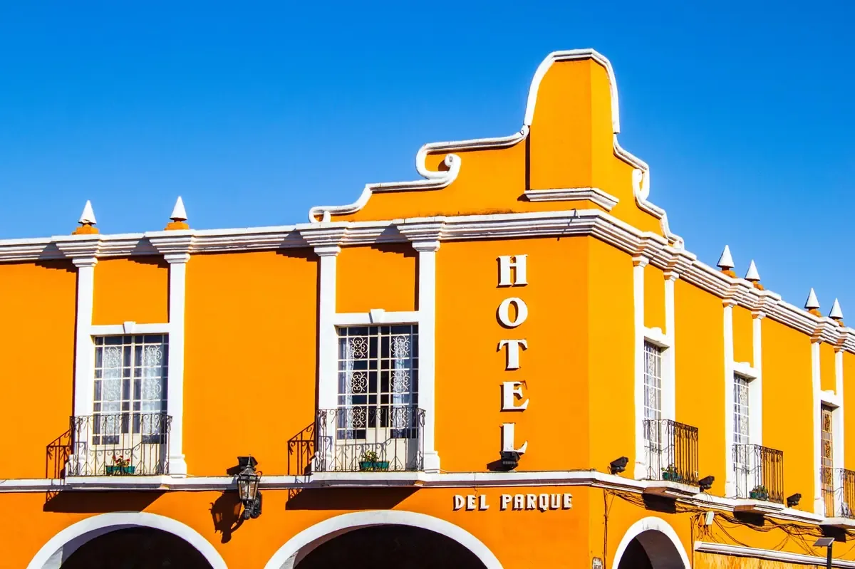 El parque Miguel Hidalgo se convierte en un refugio ante el intenso calor en Tecate.