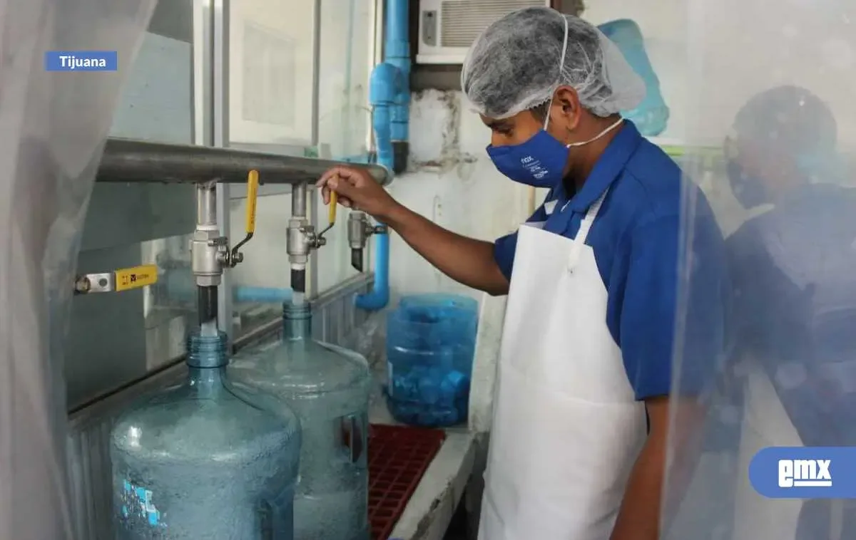 Residentes de Tijuana enfrentan escasez de agua potable en colonias afectadas.