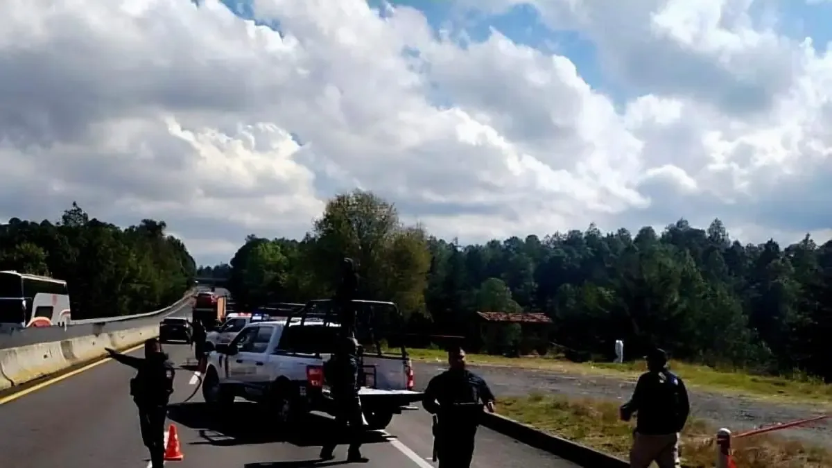Restos humanos calcinados hallados en la autopista Guadalajara–Atlacomulco.
