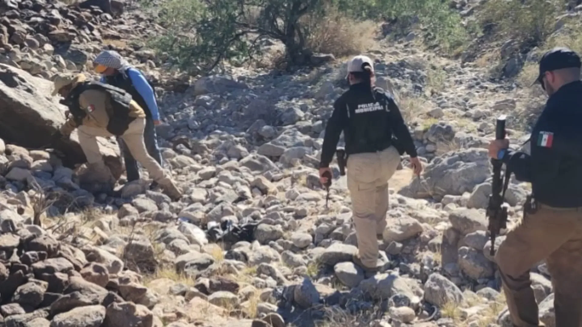 Restos humanos en la séptima fosa clandestina localizados en Mexicali.