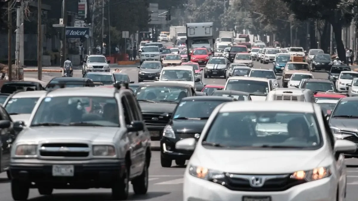 Conoce qué vehículos no pueden circular en CDMX y Edomex para evitar multas.