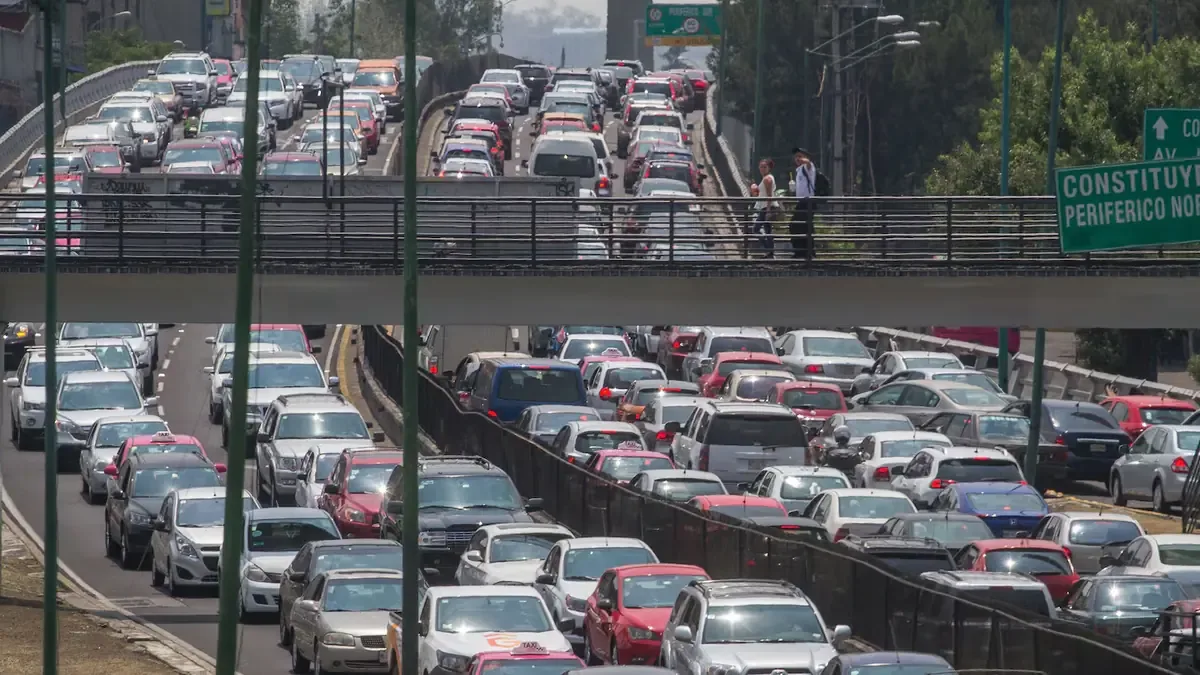 Conoce los autos que no circularán el 14 de agosto de 2026 y evita multas.