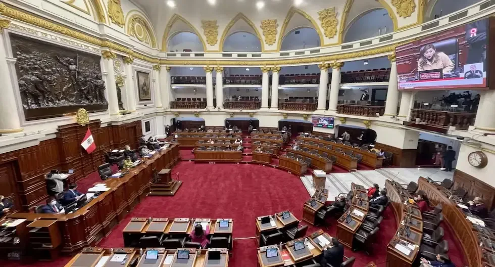Fuerza Popular lidera en ambos cuerpos legislativos, pero alianzas serán clave.
