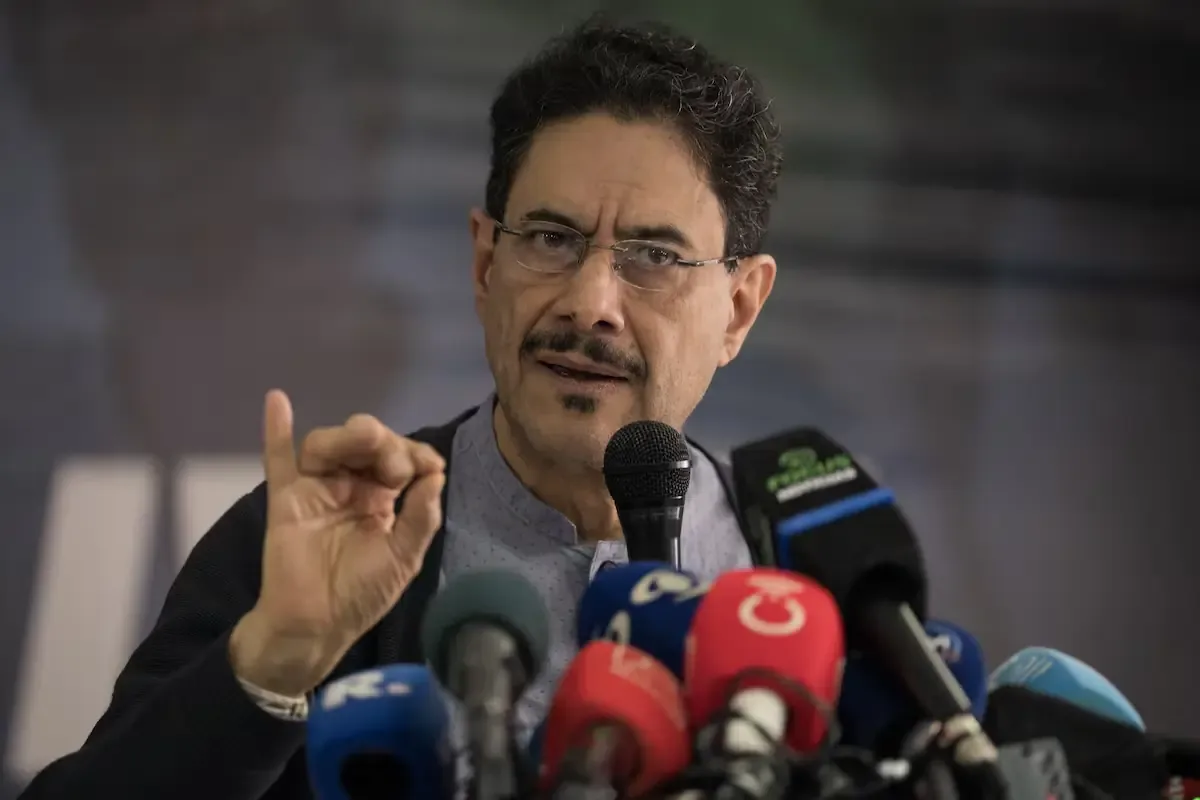 Iván Cepeda acepta resultados de la primera vuelta, a pesar de las acusaciones de fraude del presidente Petro.
