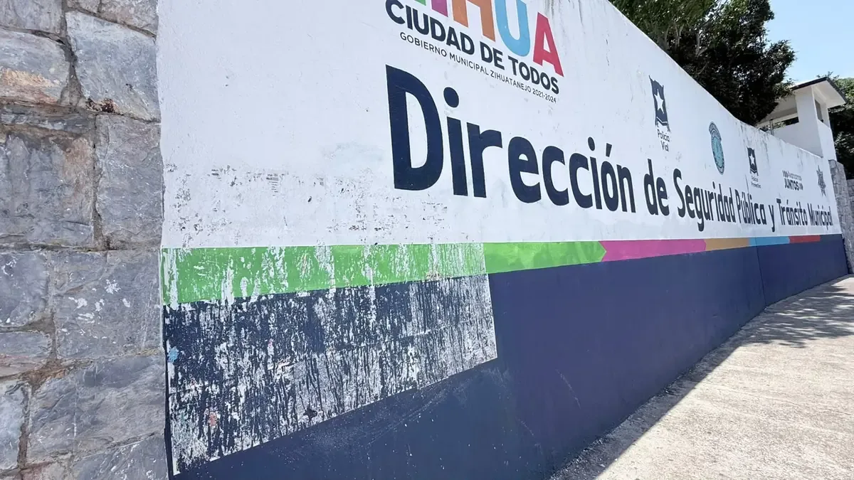 Familias de desaparecidos lamentan la eliminación de fichas en instalaciones oficiales y exigen respeto a su labor de búsqueda.