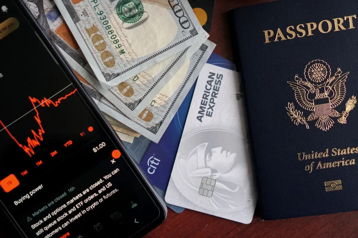 La cancelación de visa a un familiar de AMLO suscita controversias políticas en México.