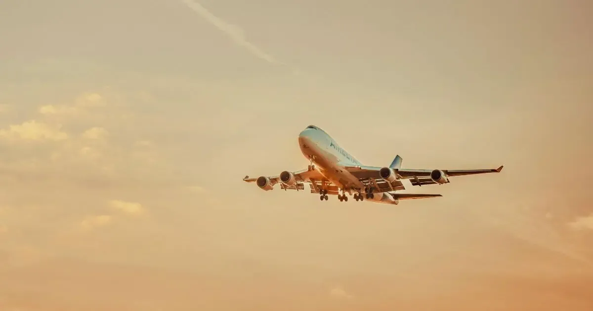 Los pasajeros deben estar atentos a posibles cambios en sus itinerarios de vuelo.