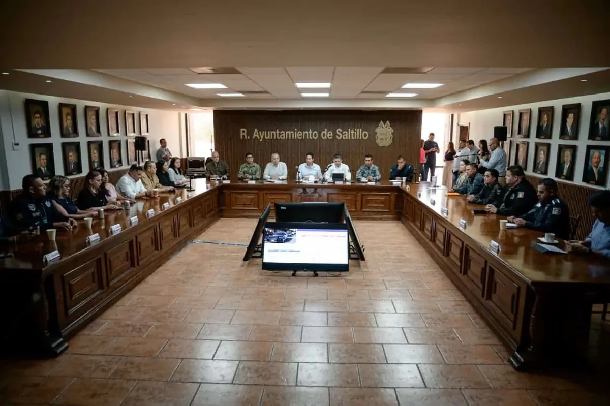 Javier Díaz González destaca la importancia de la coordinación en seguridad para mantener la tranquilidad en la ciudad.